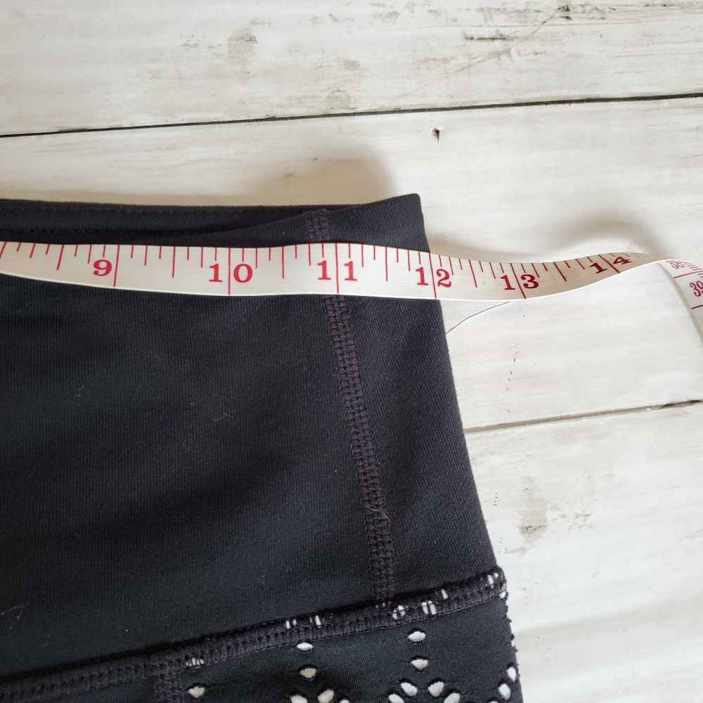 Athleta chaturanga capri legging laser cut eyelet details‎ black size xs - Picture 12 of 13